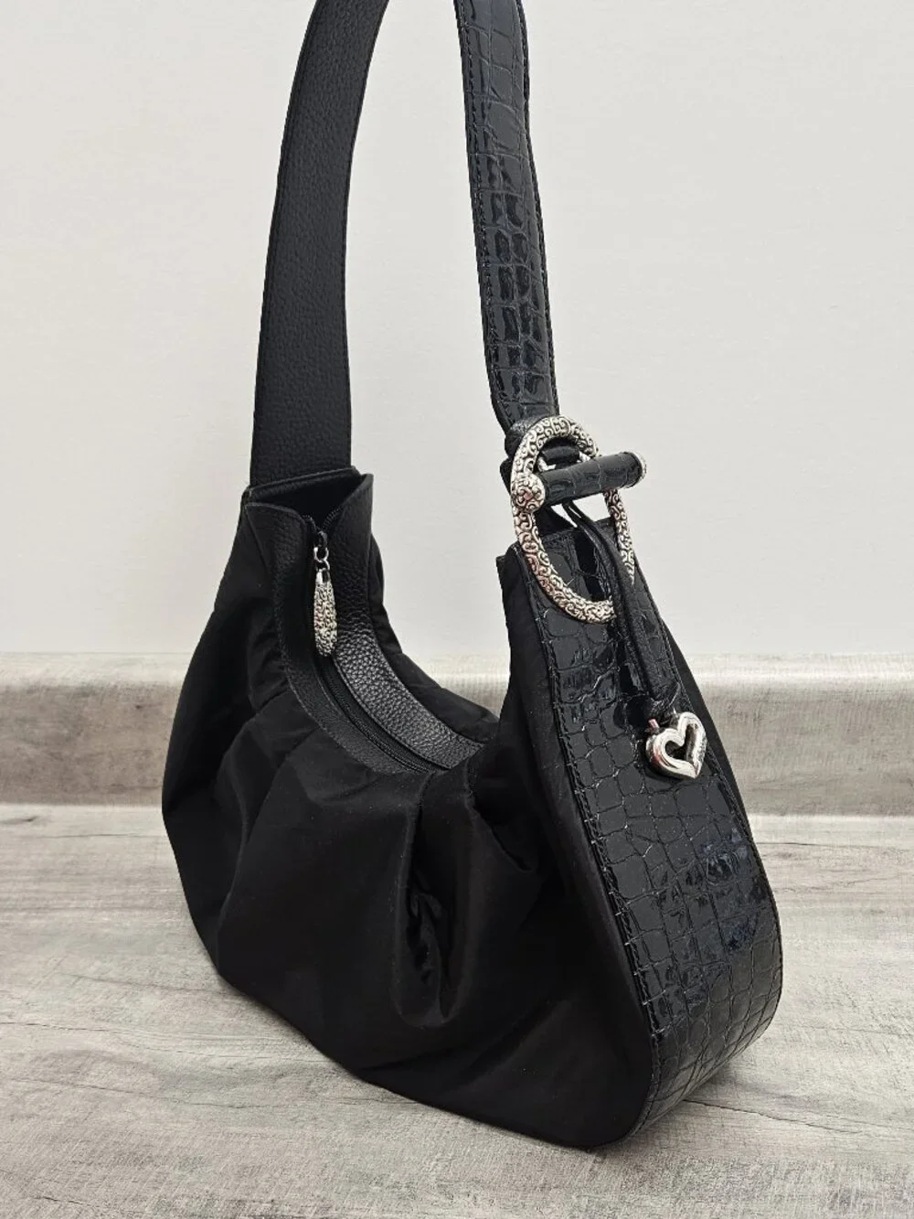 BRIGHTON HOBO PURSE BLACK MICROFIBER & CROC EMBOSSED PLEATHER SILVER HEART